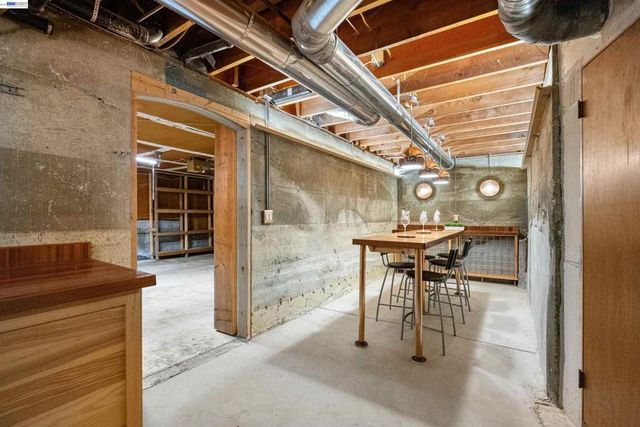 45 Sleepy Hollow Ln, Orinda, CA 94563