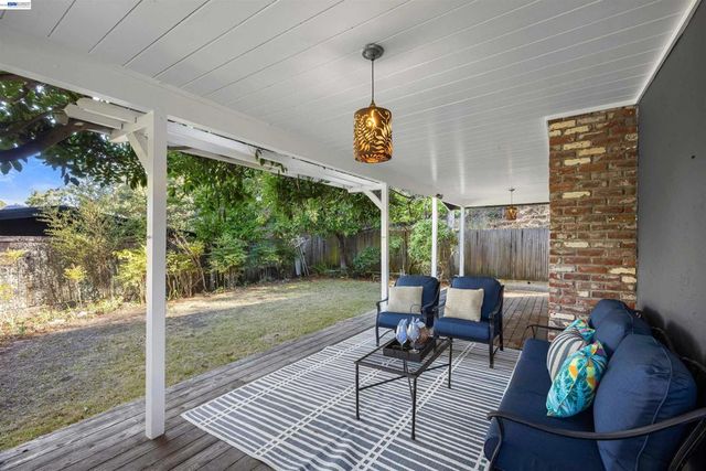 45 Sleepy Hollow Ln, Orinda, CA 94563