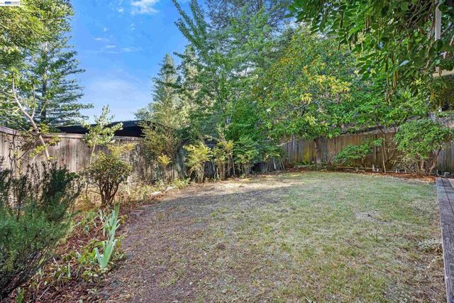 45 Sleepy Hollow Ln, Orinda, CA 94563