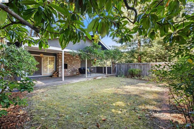 45 Sleepy Hollow Ln, Orinda, CA 94563