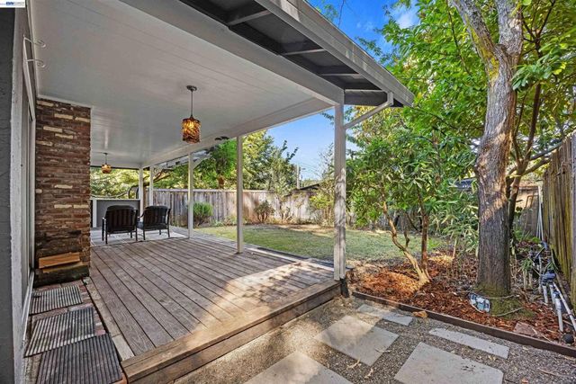 45 Sleepy Hollow Ln, Orinda, CA 94563