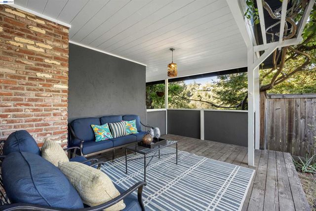 45 Sleepy Hollow Ln, Orinda, CA 94563
