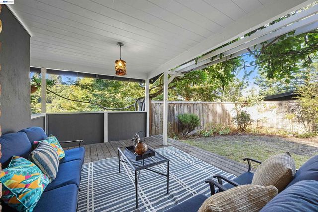 45 Sleepy Hollow Ln, Orinda, CA 94563