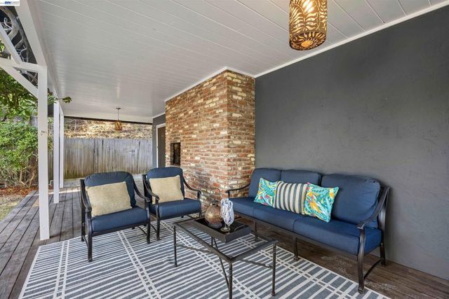 45 Sleepy Hollow Ln, Orinda, CA 94563