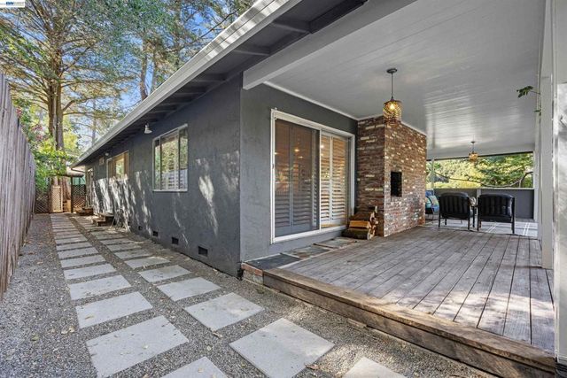 45 Sleepy Hollow Ln, Orinda, CA 94563