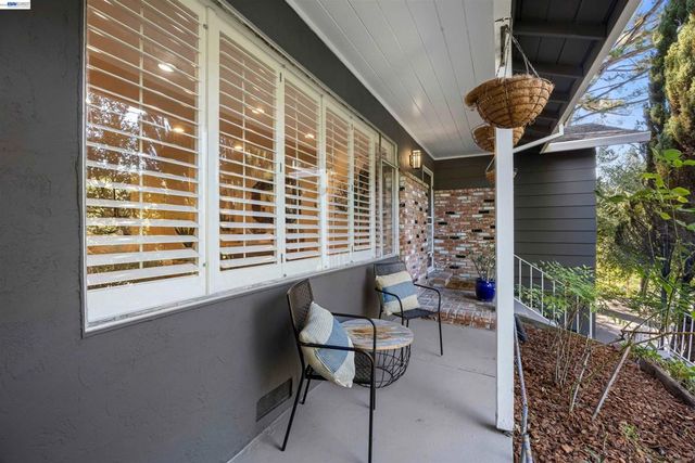 45 Sleepy Hollow Ln, Orinda, CA 94563
