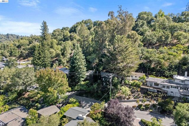 45 Sleepy Hollow Ln, Orinda, CA 94563