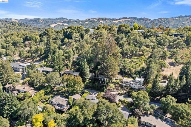 45 Sleepy Hollow Ln, Orinda, CA 94563
