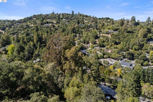 45 Sleepy Hollow Ln, Orinda, CA 94563