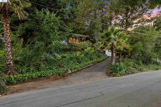 45 Sleepy Hollow Ln, Orinda, CA 94563