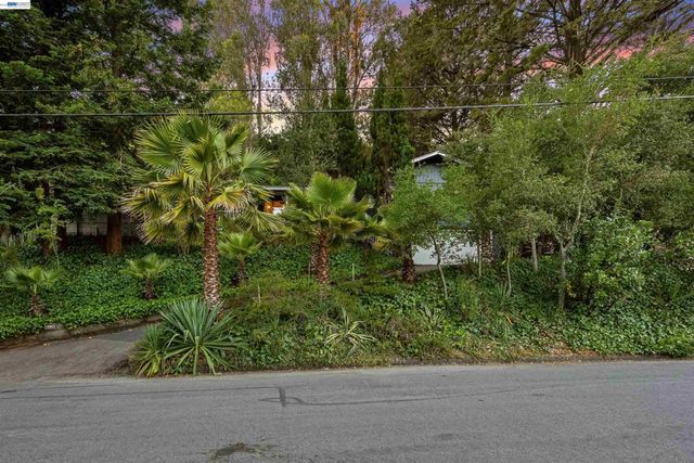 45 Sleepy Hollow Ln, Orinda, CA 94563