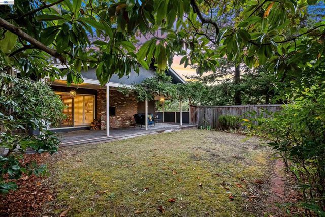 45 Sleepy Hollow Ln, Orinda, CA 94563