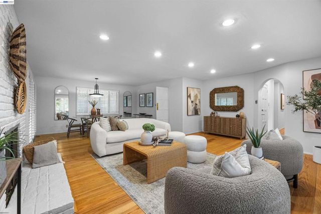 45 Sleepy Hollow Ln, Orinda, CA 94563