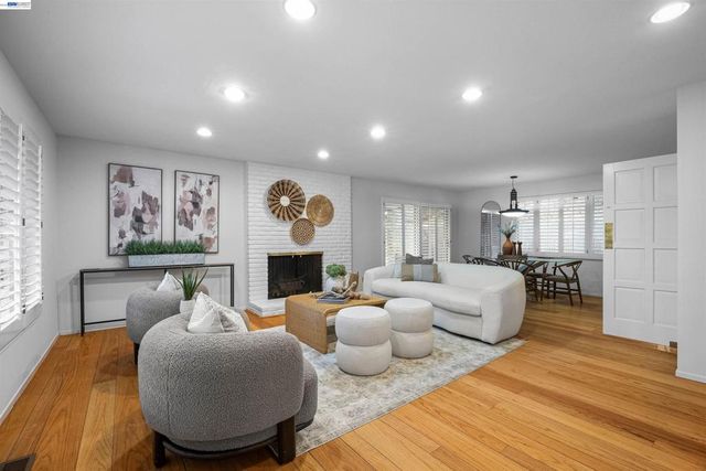 45 Sleepy Hollow Ln, Orinda, CA 94563
