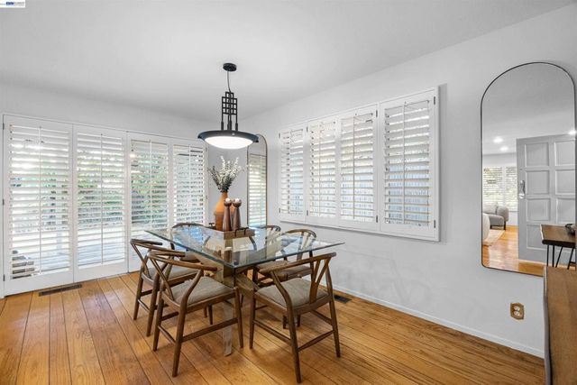 45 Sleepy Hollow Ln, Orinda, CA 94563