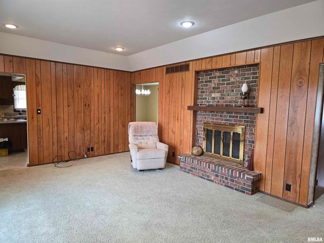 145 INGERSOLL Boulevard, Canton, IL 61520