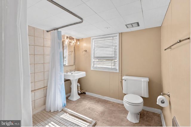 4601 LINCOLN DR, Baltimore, MD 21227