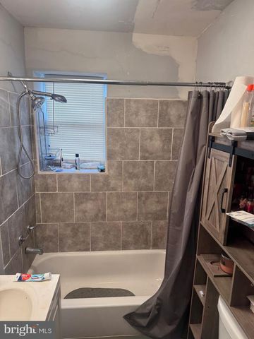 5801 BRUSH RD, Philadelphia, PA 19138