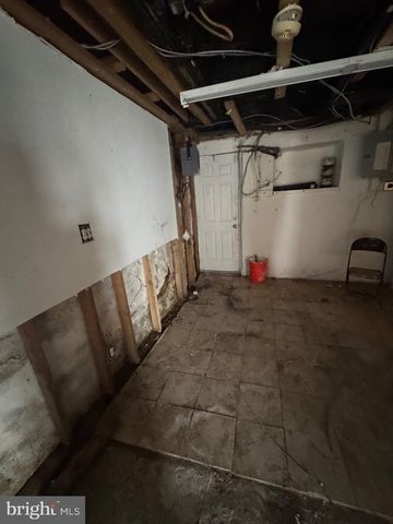 5801 BRUSH RD, Philadelphia, PA 19138