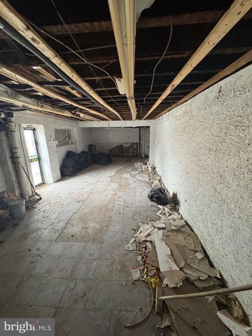 5801 BRUSH RD, Philadelphia, PA 19138