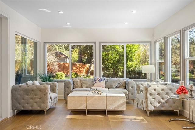 2065 E Altadena, Altadena, CA 91001