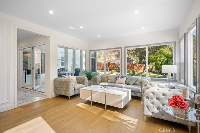 2065 E Altadena, Altadena, CA 91001