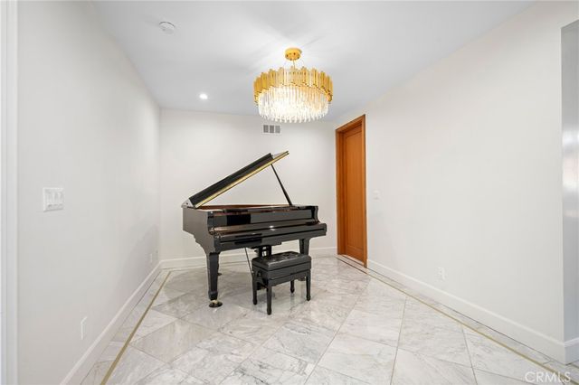 2065 E Altadena, Altadena, CA 91001