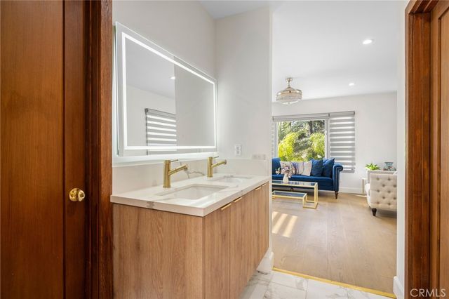 2065 E Altadena, Altadena, CA 91001