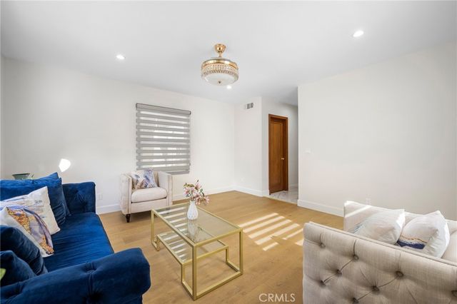 2065 E Altadena, Altadena, CA 91001