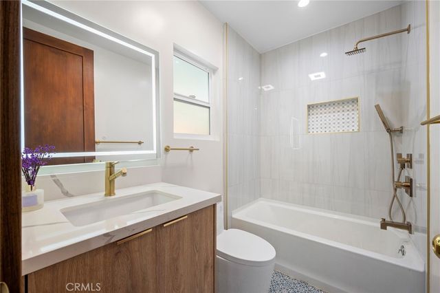 2065 E Altadena, Altadena, CA 91001