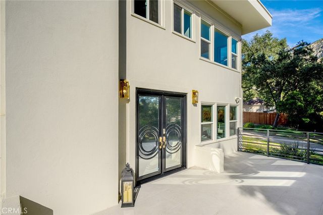2065 E Altadena, Altadena, CA 91001
