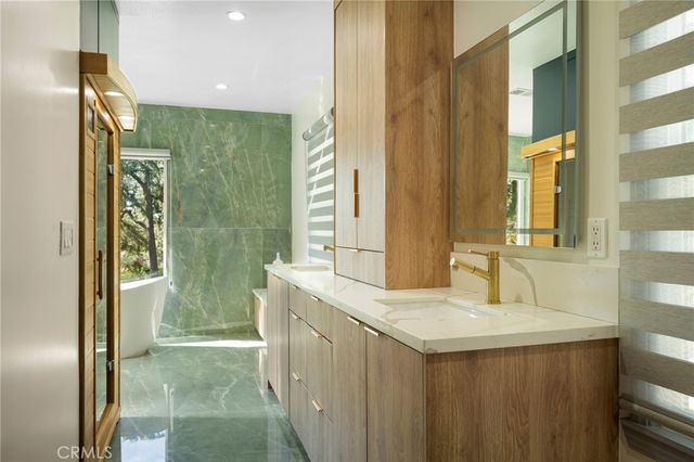 2065 E Altadena, Altadena, CA 91001