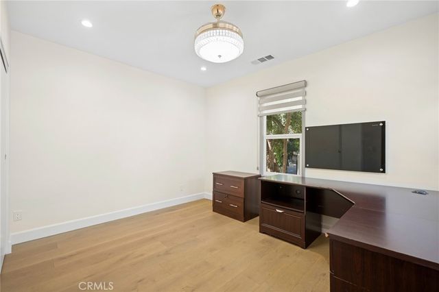2065 E Altadena, Altadena, CA 91001