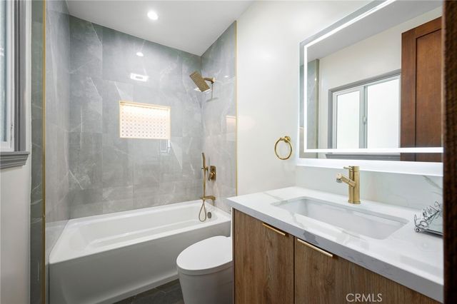 2065 E Altadena, Altadena, CA 91001