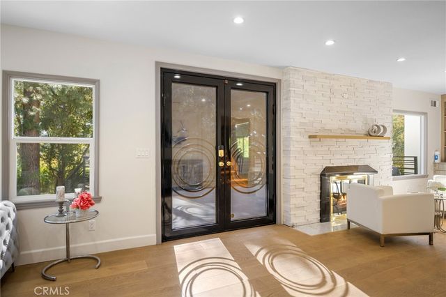 2065 E Altadena, Altadena, CA 91001
