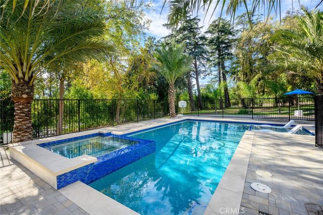 2065 E Altadena, Altadena, CA 91001