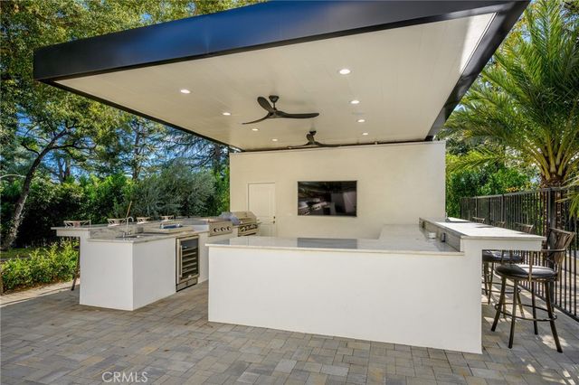 2065 E Altadena, Altadena, CA 91001