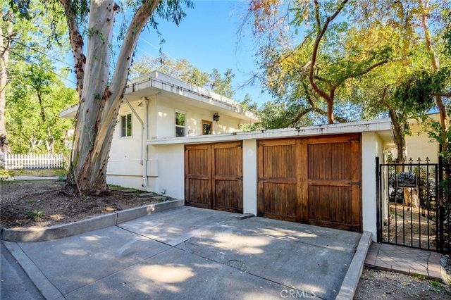 2065 E Altadena, Altadena, CA 91001