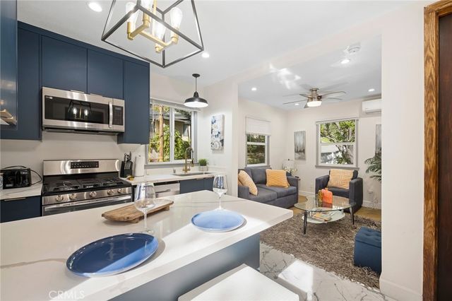 2065 E Altadena, Altadena, CA 91001
