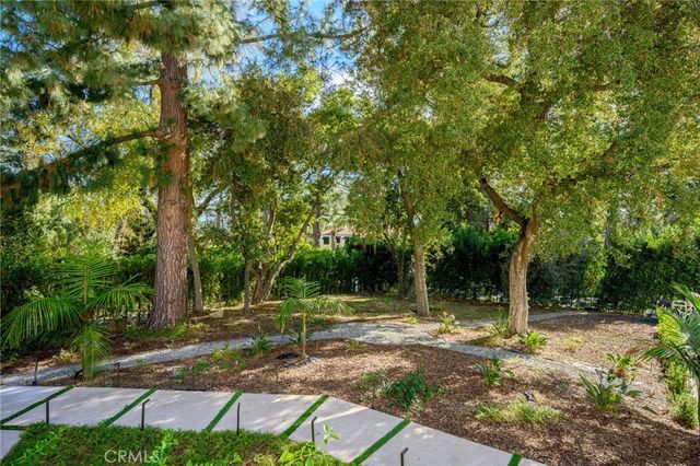 2065 E Altadena, Altadena, CA 91001