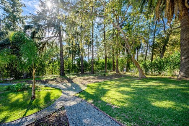 2065 E Altadena, Altadena, CA 91001