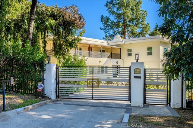 2065 E Altadena, Altadena, CA 91001