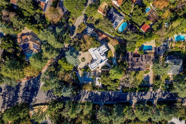 2065 E Altadena, Altadena, CA 91001