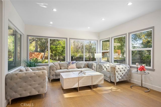 2065 E Altadena, Altadena, CA 91001