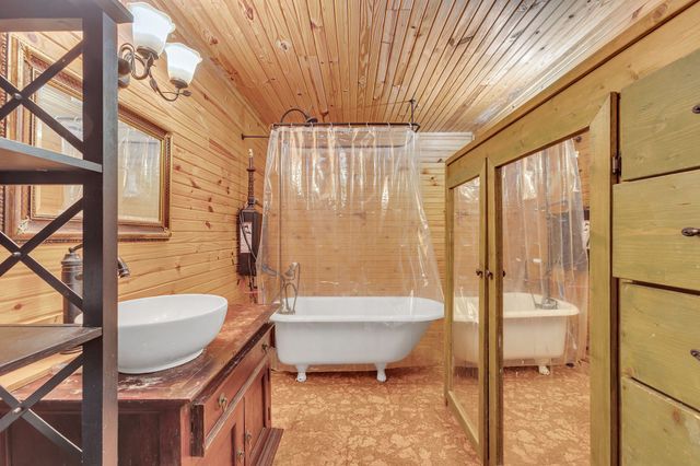 3519 Owl Hollow Rd, Linden, TN 37096