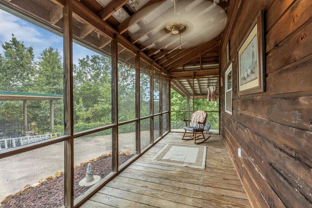 3519 Owl Hollow Rd, Linden, TN 37096