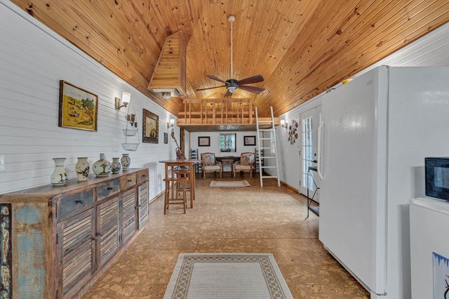 3519 Owl Hollow Rd, Linden, TN 37096