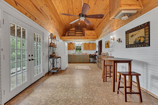 3519 Owl Hollow Rd, Linden, TN 37096