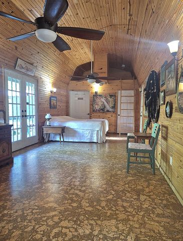 3519 Owl Hollow Rd, Linden, TN 37096