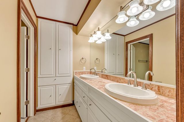 516 S Post Oak Lane 18, Houston, TX 77056